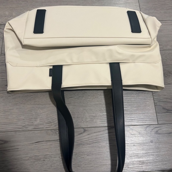NEW Away The Everywhere Tote - Salt White - Picture 7 of 7